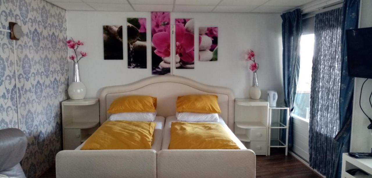Kamer met Kingsize Bed en Uitzicht op Meer